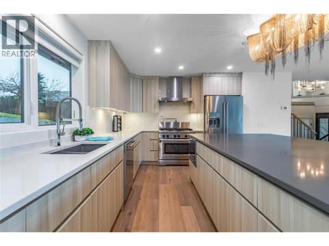 6 burner gas range at 3038 Ourtoland Road, Lakeview Heights, West Kelowna
