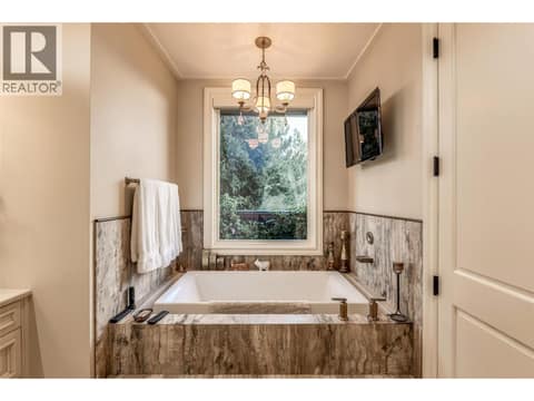 Photo 32 of 706 Highpointe Court, Glenmore, Kelowna