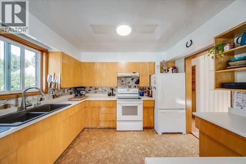 Photo 10 of 1614 Cook Avenue, Rossland