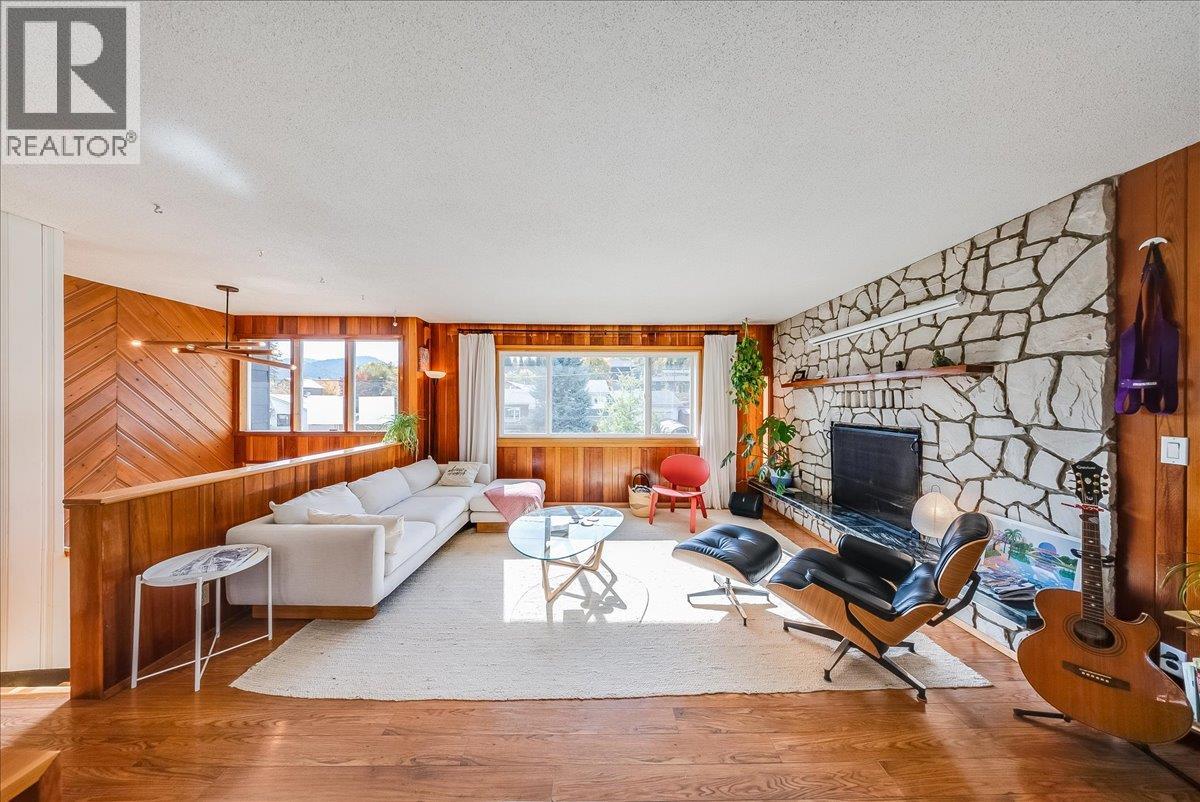 Photo 3 of 1614 Cook Avenue, Rossland