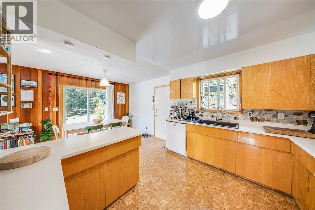 Photo 8 of 1614 Cook Avenue, Rossland