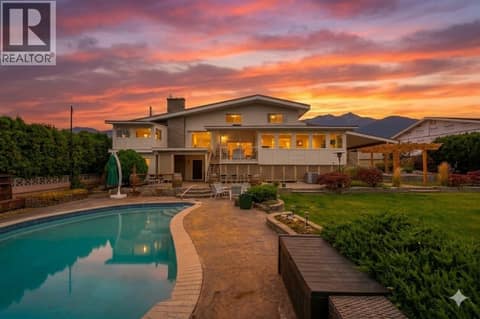 Back of the house & pool at 6521 BELLEVUE Drive, Oliver