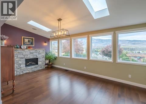 Dining room / Sitting room at 6521 BELLEVUE Drive, Oliver