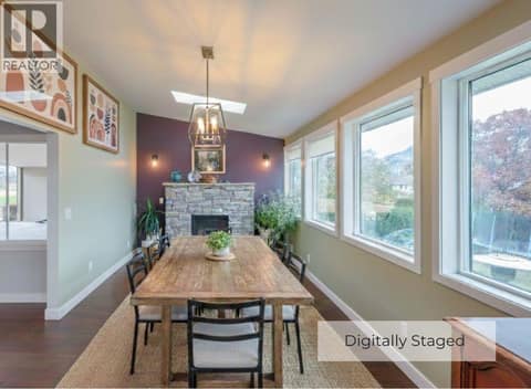 Dining room / Sitting room at 6521 BELLEVUE Drive, Oliver