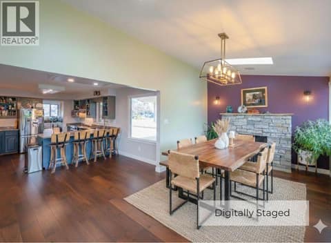 Dining room / Sitting room at 6521 BELLEVUE Drive, Oliver