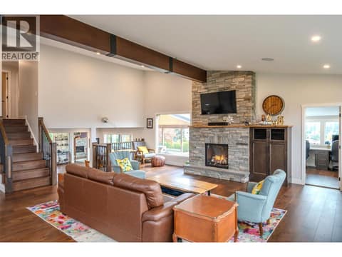 Living room at 6521 BELLEVUE Drive, Oliver
