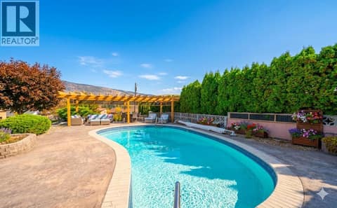 Salt water pool at 6521 BELLEVUE Drive, Oliver