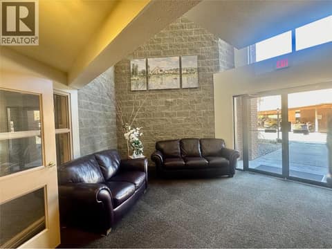 Entrance/Lobby at 337 MCKINNEY Road Unit# 211, Oliver