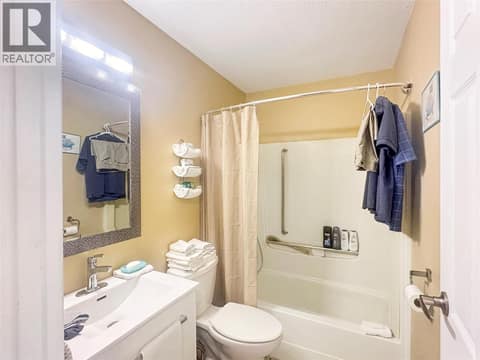 Main Bath at 337 MCKINNEY Road Unit# 211, Oliver
