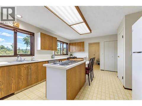 Photo 19 of 392 Valley Road N, North Glenmore, Kelowna