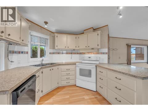 Photo 2 of 98 Okanagan Avenue E Unit# 25, Industrial Area, Penticton