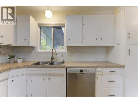 Photo 13 of 430 Perth Road, Rutland South, Kelowna