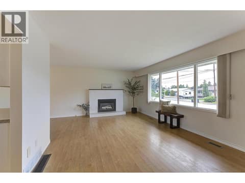 Photo 4 of 430 Perth Road, Rutland South, Kelowna