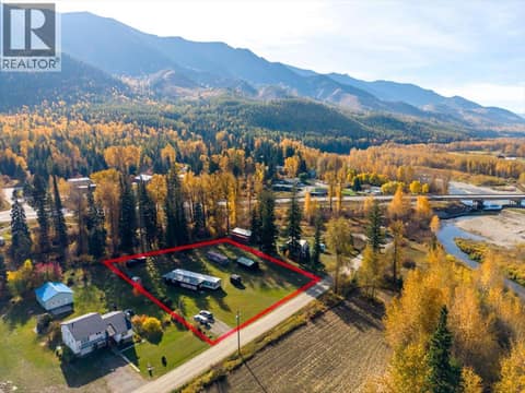 Photo 2 of 9882 Victoria Street, Fernie