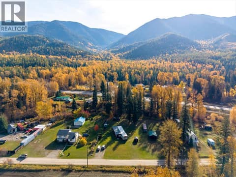 Photo 25 of 9882 Victoria Street, Fernie