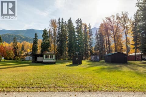 Photo 4 of 9882 Victoria Street, Fernie