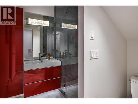 Main Floor Bathroom at 1156 Sunset Drive Unit# 113, Kelowna North