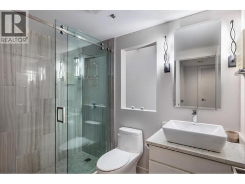 Second Bathroom at 1156 Sunset Drive Unit# 113, Kelowna North