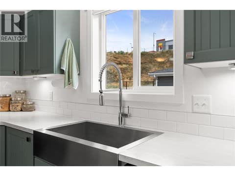 Photo 4 of 4701 Pleasant Valley Road Unit# 13, Harwood, Vernon