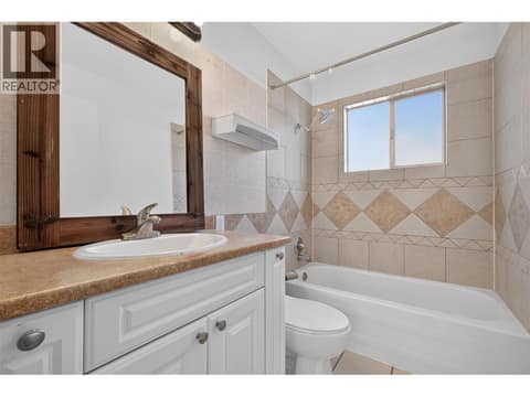 Full bathroom on the main level at 1420 Graham Road, Rutland South, Kelowna