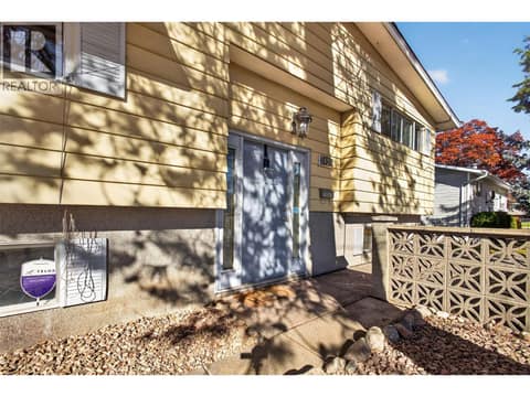 Main entryway at 1420 Graham Road, Rutland South, Kelowna