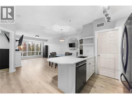 Updated Unit at 3550 Woodsdale Road Unit# 111, Lake Country East / Oyama