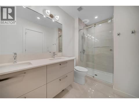 Primary En -Suite at 3300 Lakeshore Drive Unit# 418, Lower Mission, Kelowna