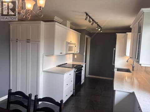 Photo 3 of 725 Ross Avenue, Columbia/Duncan, Penticton