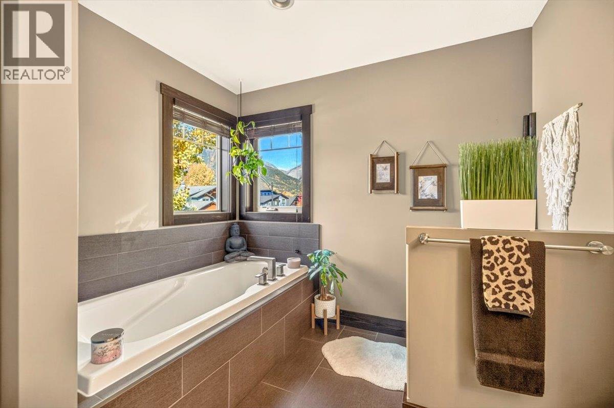 Photo 42 of 10 Silver Ridge Way, Fernie