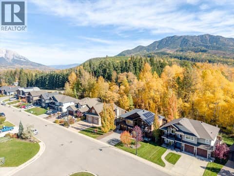 Photo 71 of 10 Silver Ridge Way, Fernie
