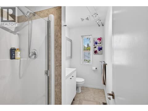Full bathroom on main level at 183 Magic Drive, Glenmore, Kelowna