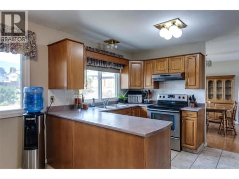 Photo 2 of 840 Liban Court, Glenmore, Kelowna