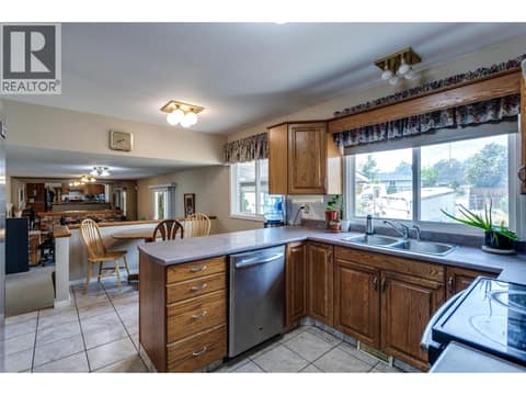 Photo 3 of 840 Liban Court, Glenmore, Kelowna