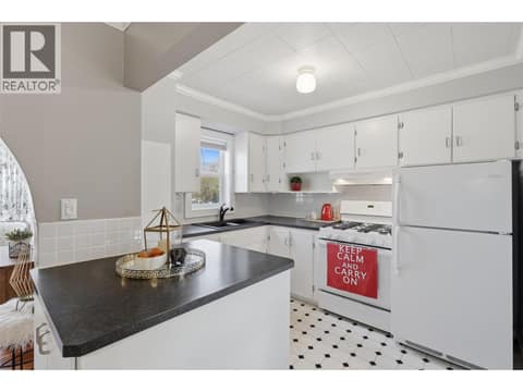 Photo 11 of 1233 Pine Street, South Kamloops