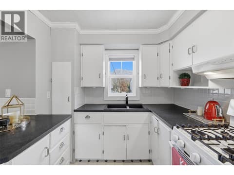 Photo 12 of 1233 Pine Street, South Kamloops