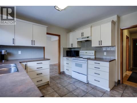 Photo 14 of 950 & 952 Stockwell Avenue, Kelowna North