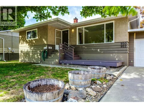 Photo 3 of 950 & 952 Stockwell Avenue, Kelowna North