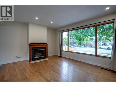 Photo 9 of 950 & 952 Stockwell Avenue, Kelowna North