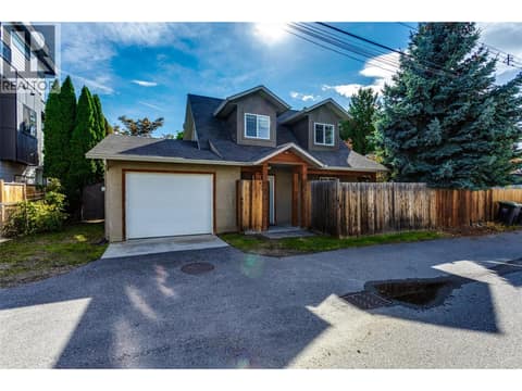 Carriage house at 950 & 952 Stockwell Avenue, Kelowna North