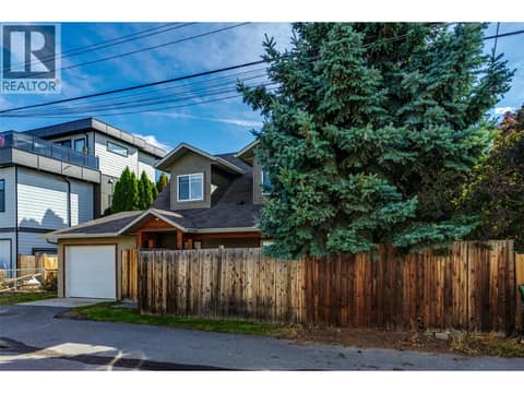 Carriage house at 950 & 952 Stockwell Avenue, Kelowna North