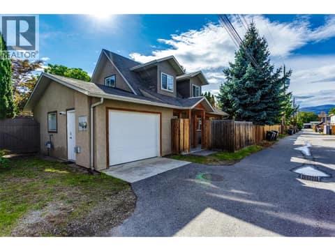 Carriage house at 950 & 952 Stockwell Avenue, Kelowna North