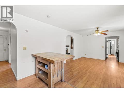 Photo 10 of 925 Sutherland Avenue, Kelowna South