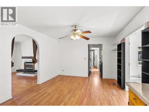 Photo 12 of 925 Sutherland Avenue, Kelowna South