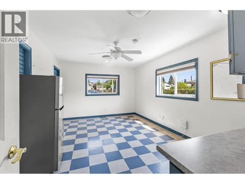 Photo 15 of 925 Sutherland Avenue, Kelowna South