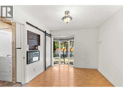 Photo 19 of 925 Sutherland Avenue, Kelowna South
