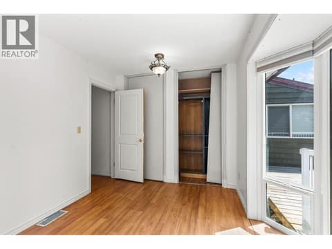 Photo 24 of 925 Sutherland Avenue, Kelowna South