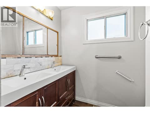Photo 26 of 925 Sutherland Avenue, Kelowna South