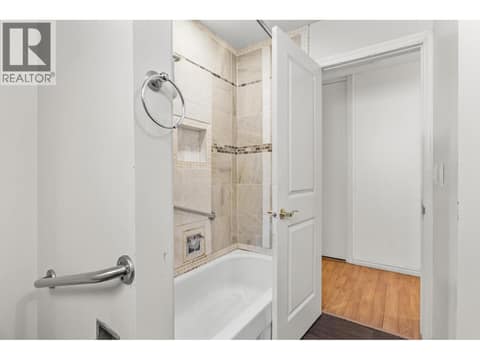 Photo 27 of 925 Sutherland Avenue, Kelowna South