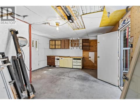 Photo 32 of 925 Sutherland Avenue, Kelowna South