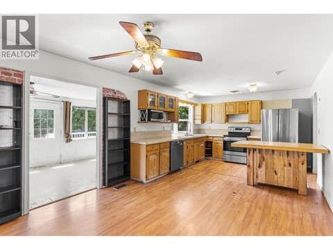 Photo 7 of 925 Sutherland Avenue, Kelowna South